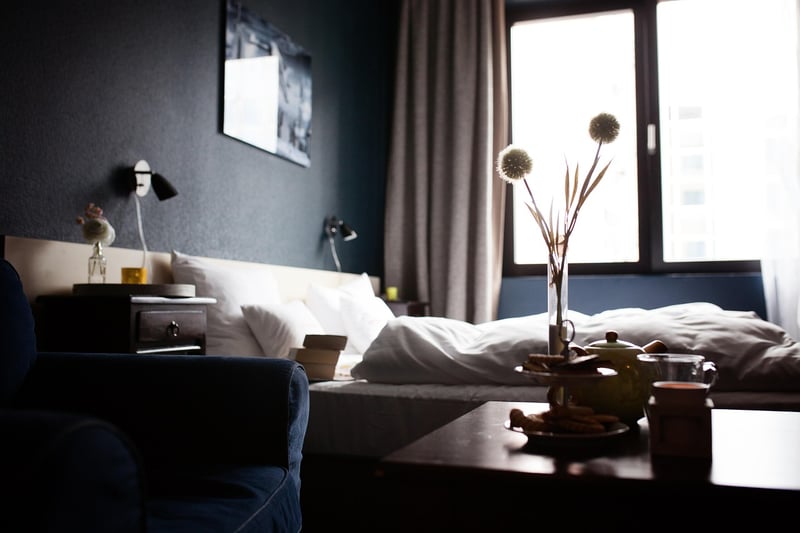 Organic bedding in an eco-friendly lodge